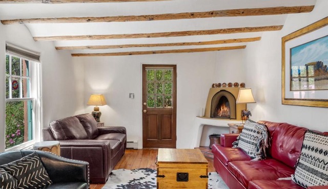 4 Bedroom - 5 Min. Walk to Canyon Road - Mariposa