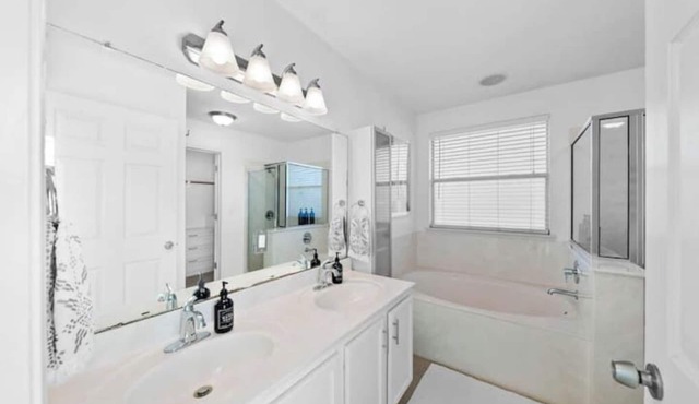 4 Bedroom: 5min to COTA/Airport 15min-Downtownnn