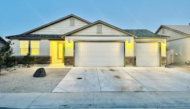 4-Bedroom 5TVs -20 Min to USA Pkwy|Sleeps 14|Pet OK