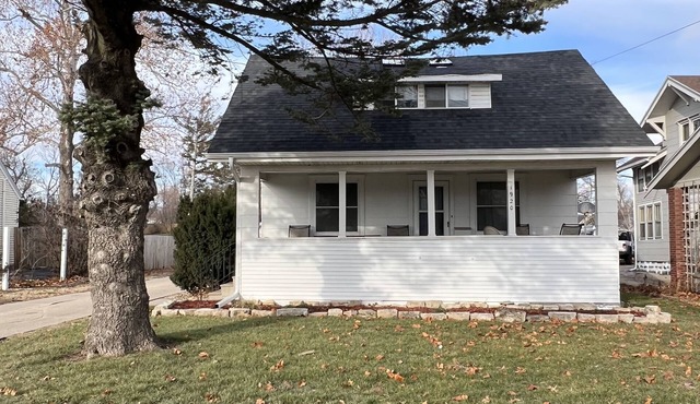 4 Bedroom, 6 Bed, 2 Bathroom 2 Story Spacious Home NW Side of CR