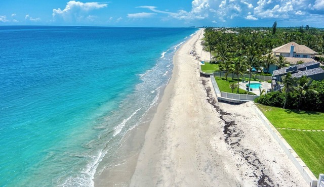 4 bedroom, 6 bed, Heated Pool, Walk to Ocean, Game Room!