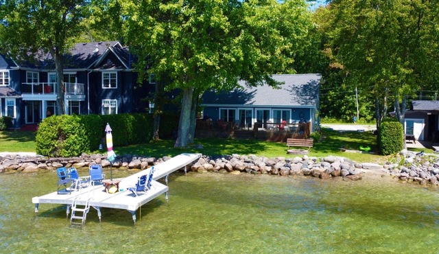 4 Bedroom, 7 bed Cottage - Sand and Crystal Clear Water, Lake Simcoe, Orillia