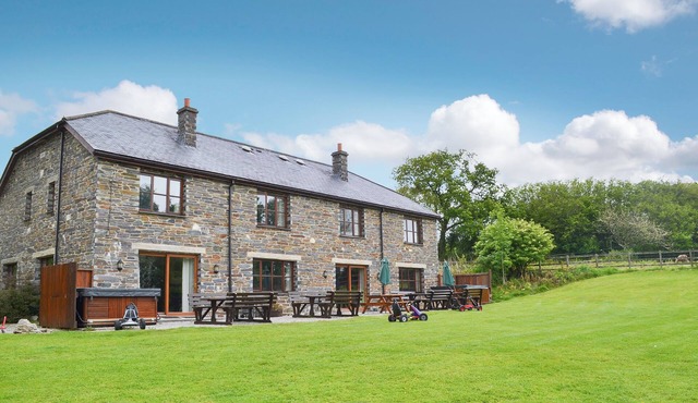 4 bedroom accommodation in Dunterton, near Tavistock