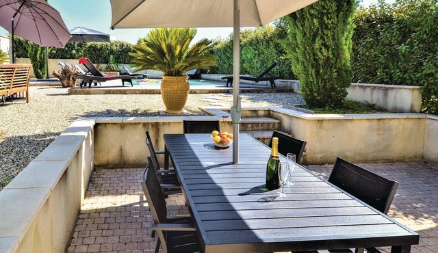 4 bedroom accommodation in Pont Saint Esprit