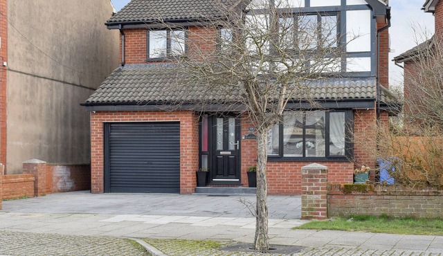 4 bedroom accommodation in Knott End-on-Sea, near Poulton-le-Fylde