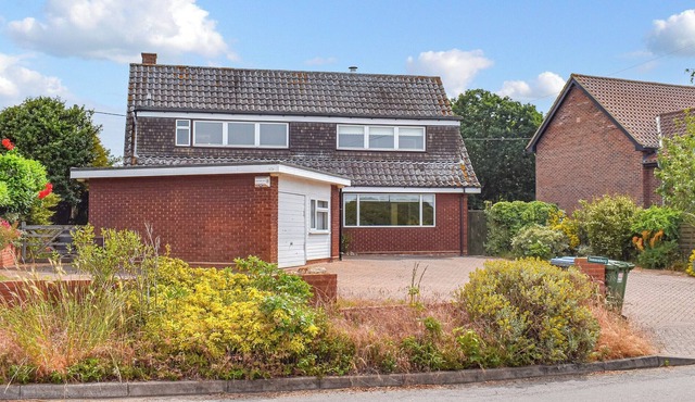 4 bedroom accommodation in Levington, near Ipswich