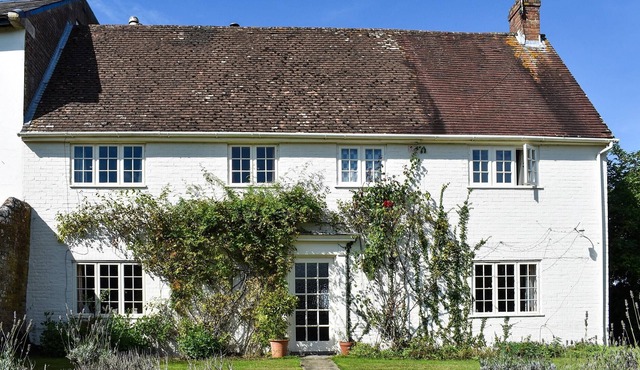 4 bedroom accommodation in East Grimstead