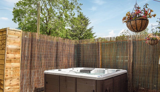 4 bedroom accommodation in Garndolbenmaen