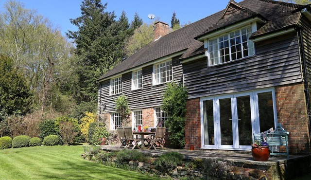 4 bedroom accommodation in Mannings Heath