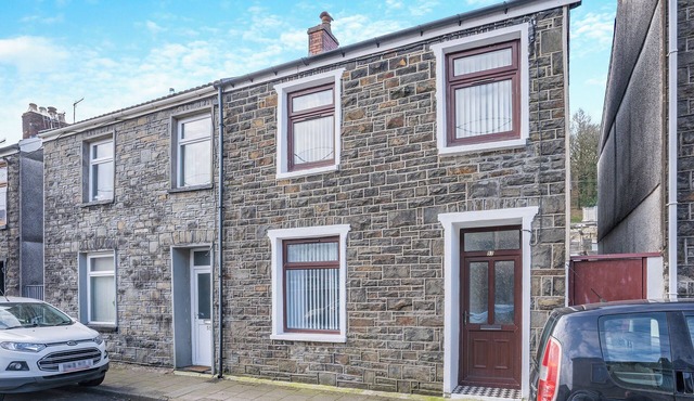 4 bedroom accommodation in Rhondda Valley