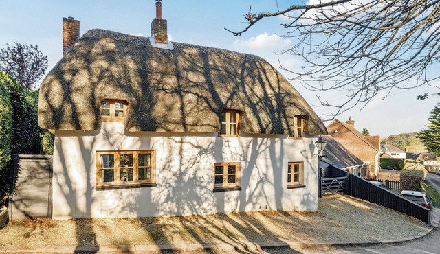 4 bedroom accommodation in Frogham, Fordingbridge