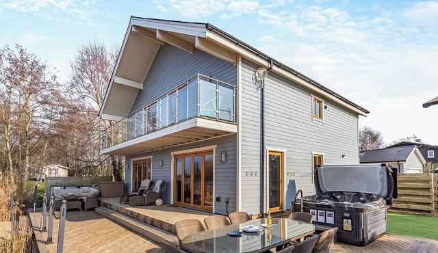 4 bedroom accommodation in Pentney Lakes