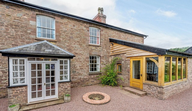 4 bedroom accommodation in Skenfrith, near Monmouth