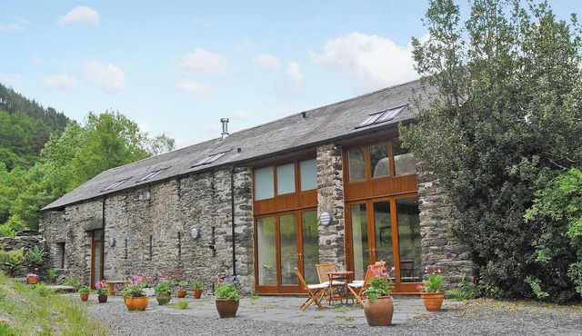 4 bedroom accommodation in Abergynolwyn