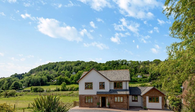 4 bedroom accommodation in Aberystwyth