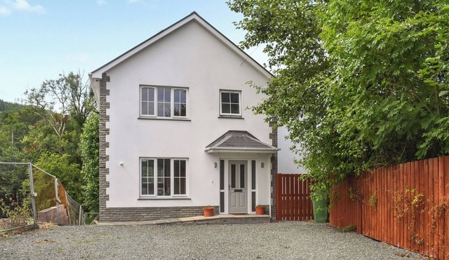 4 bedroom accommodation in Aberystwyth