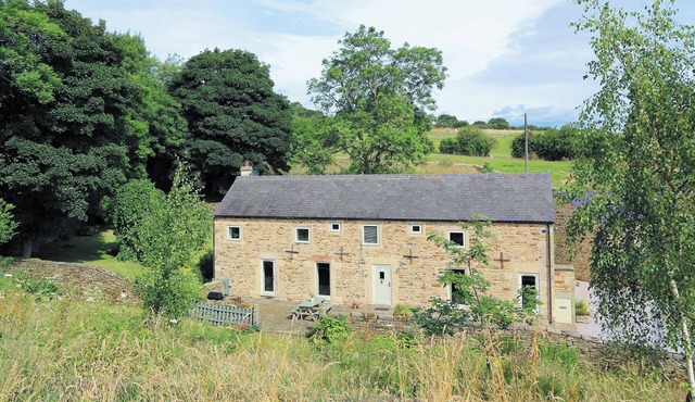 4 bedroom accommodation in Holymoorside, near Chesterfield