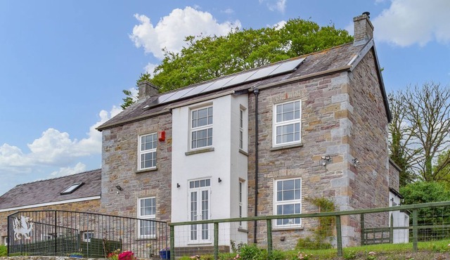 4 bedroom accommodation in Llanddowror