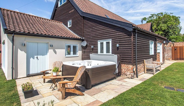 4 bedroom accommodation in Tacolneston