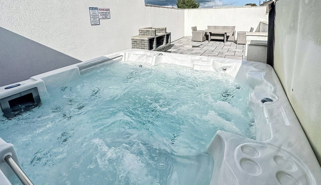 4 bedroom accommodation in Tavernspite