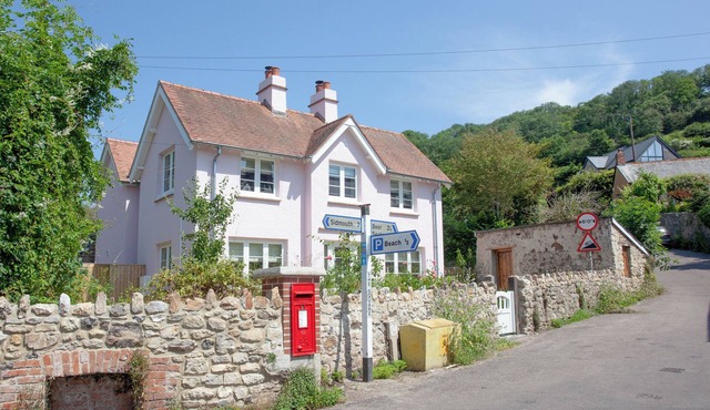 4 bedroom accommodation in Branscombe