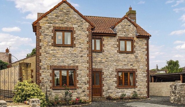 4 bedroom accommodation in Chilton Polden, near Glastonbury