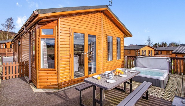 4 bedroom accommodation in Castlewood