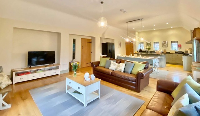 4 bedroom accommodation in Doynton, near Bath