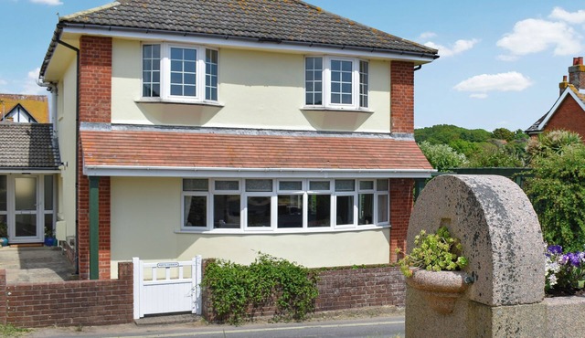 4 bedroom accommodation in Freshwater