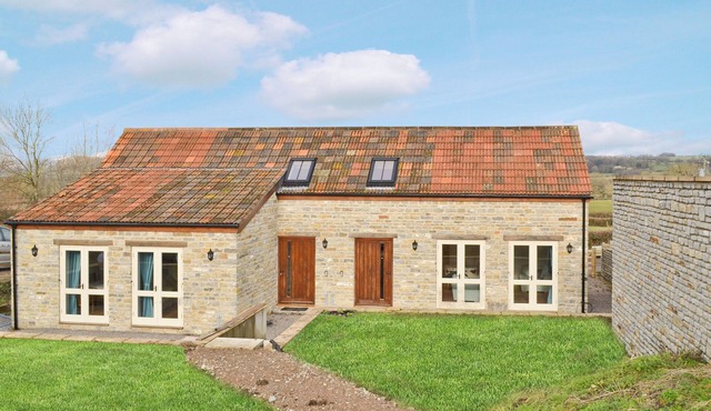 4 bedroom accommodation in West Pennard, near Glastonbury