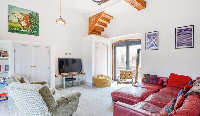 4 bedroom accommodation in Gloucester