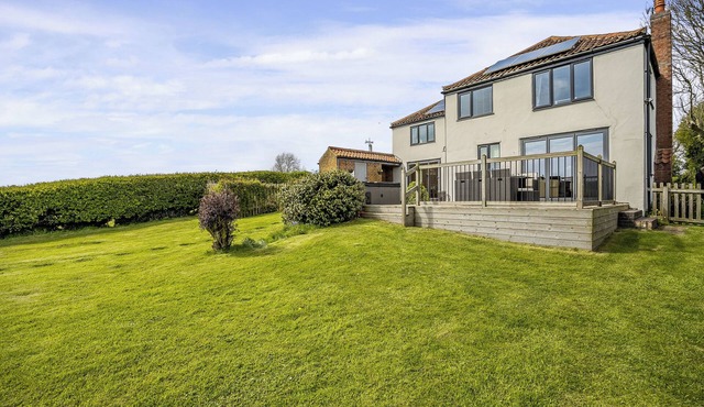 4 bedroom accommodation in Ashby Puerorum, near Horncastle