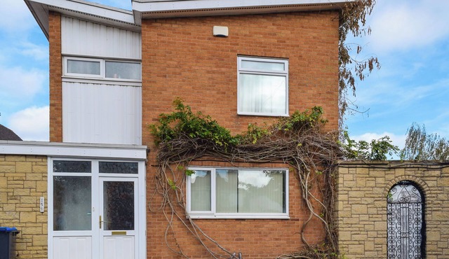 4 bedroom accommodation in Kenilworth