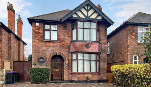 4 bedroom accommodation in West Bridgford, near Nottingham