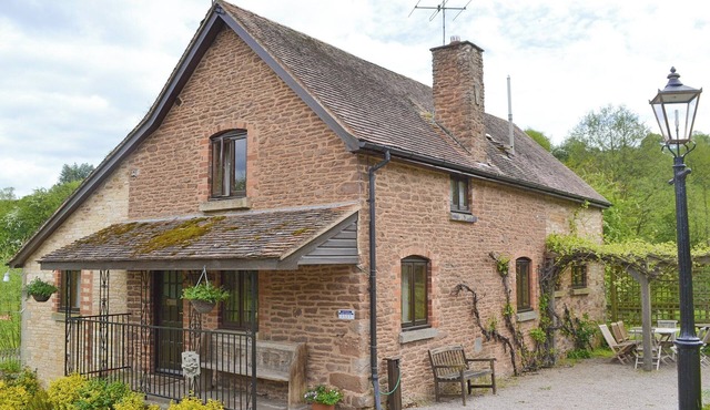 4 bedroom accommodation in Lea, near Ross-on-Wye