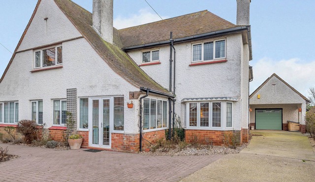 4 bedroom accommodation in Sandilands