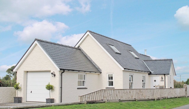 4 bedroom accommodation in Tavernspite