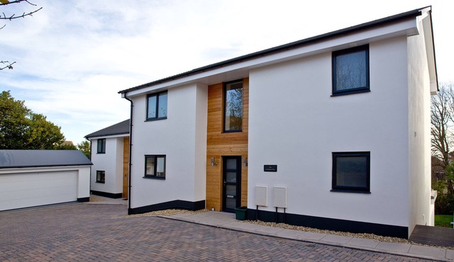 4 bedroom accommodation in Teignmouth