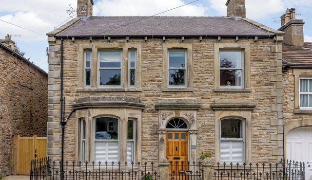 4 bedroom accommodation in West Burton