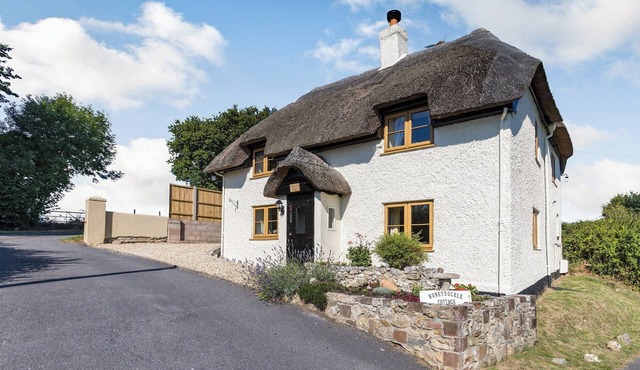 4 bedroom accommodation in Axminster