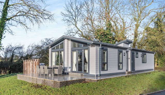 4 bedroom accommodation in Faringdon