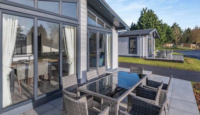 4 bedroom accommodation in Faringdon