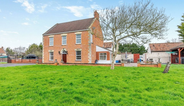 4 bedroom accommodation in West Huntspill, Highbridge