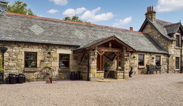 4 bedroom accommodation in Kilbirnie