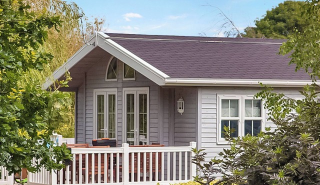 4 bedroom accommodation in Milford-on-Sea, Nr Lymington