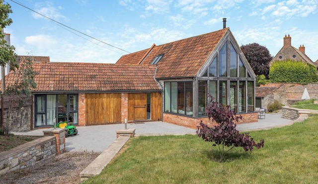 4 bedroom accommodation in Middlezoy, near Bridgwater