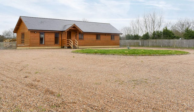 4 bedroom accommodation in Paddock Wood, near Tonbridge