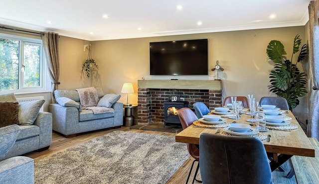 4 bedroom accommodation in Spath, near Uttoxeter