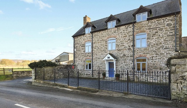 4 bedroom accommodation in Welshpool