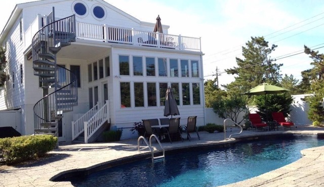 4 bedroom accommodation in Loveladies